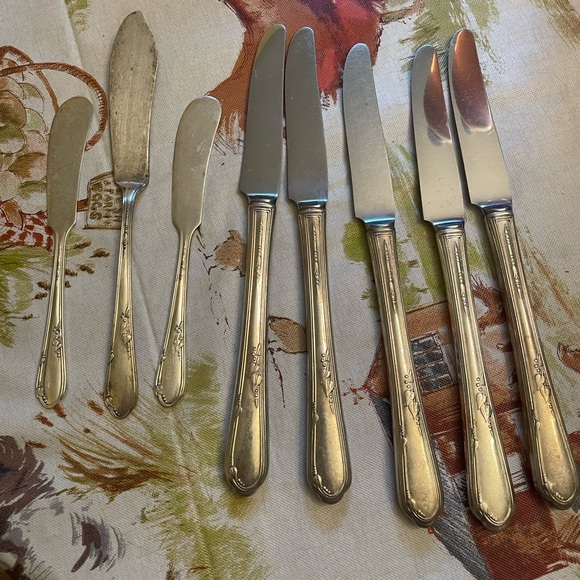 Vintage WM A ROGERS Oneida LTD Silverplate MEADOWBROOK Flatware  57 Pieces - Picture 6 of 7